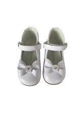 Load image into Gallery viewer, Girls White Patent Shoe